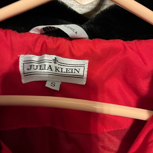 Ladies quilted jacket with a black collar. - Picture 3 of 3